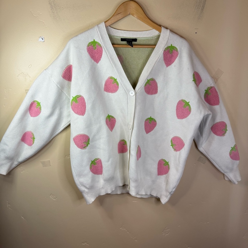 Vintage Forever 21‎ Strawberry Print Cream Cardigan Oversized Fit Size XL